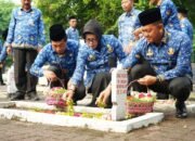 Pemkab Sidoarjo Peringati HUT KORPRI Ke-53 & HUT Dharma Wanita Persatuan Ke-25 Tahun 2024 Ziarah ke TMP Kusuma Bangsa