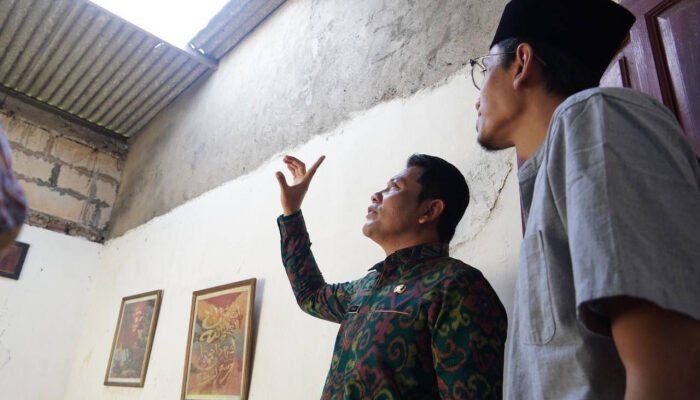 Sidak RTLH Rumah Roboh, Plt Bupati Sidoarjo Upayakan Perbaikan