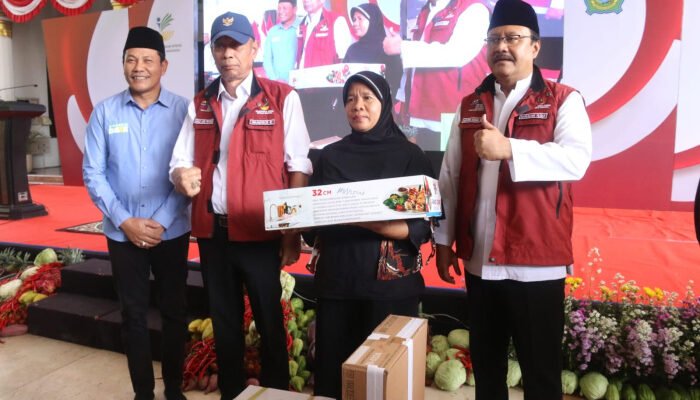 Mensos berharap angka kemiskinan turun 10 PKH naik kelas.