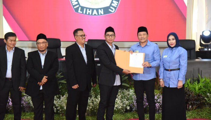 Subandi-Mimik Ditetapkan KPU Sebagai Bupati dan Wabup Sidoarjo