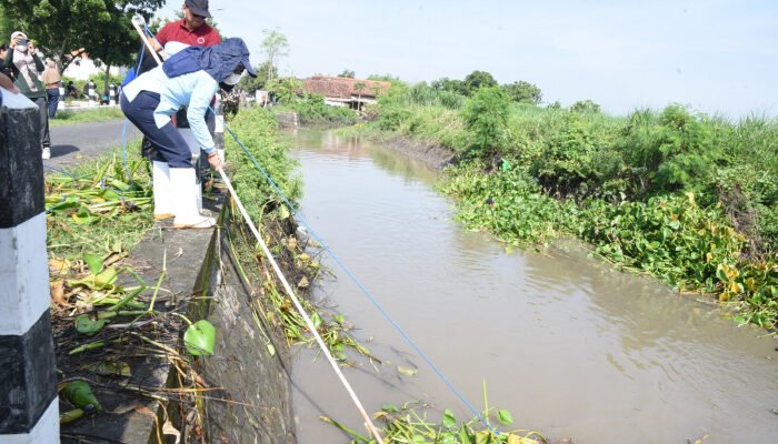 Pemkab Sidoarjo Giatkan Jum’at Pagi Dengan Bersih-bersih Sungai