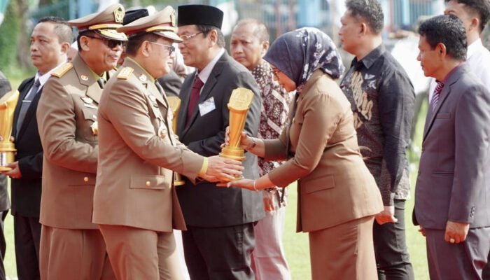 Pembina K3 Terbaik Jatim Plt. Bupati Sidoarjo Terima Penghargaan