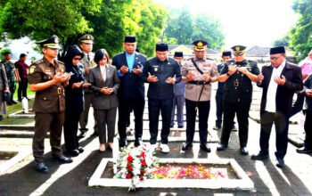 Peringati Harjasda ke 166 Plt. Bupati Sidoarjo Tabur Bunga