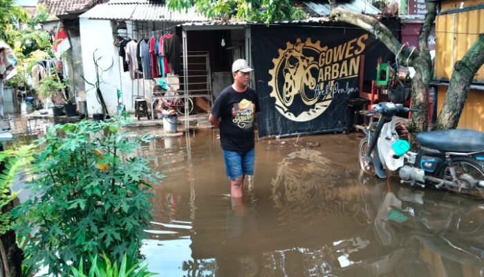 Wajah Desa Tengah Kota Sidoarjo Tampak Banjir Tak Kunjung Surut