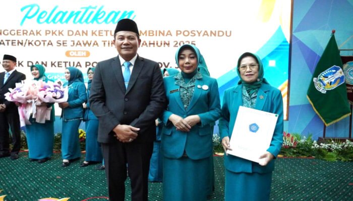 Salah Satu Ketua TP PKK Hj. Sriatun Subandi Yang Telah Dilantik