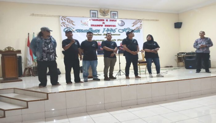 Headline Xpers dan Shadow Hunter Gelar Santunan Anak Yatim