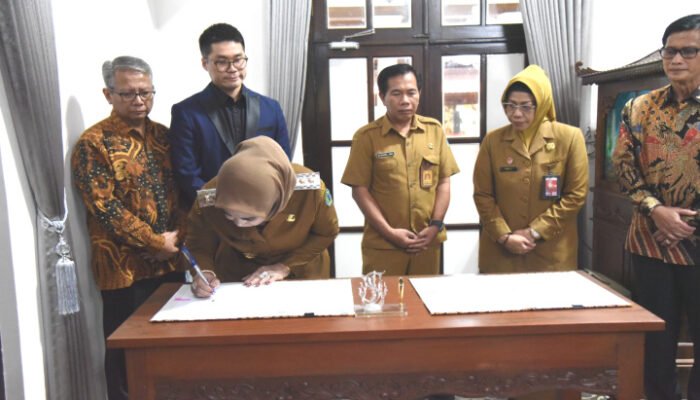 Pemkab Sidoarjo Teken MoU Dengan CWI Kelola TPA Jabon
