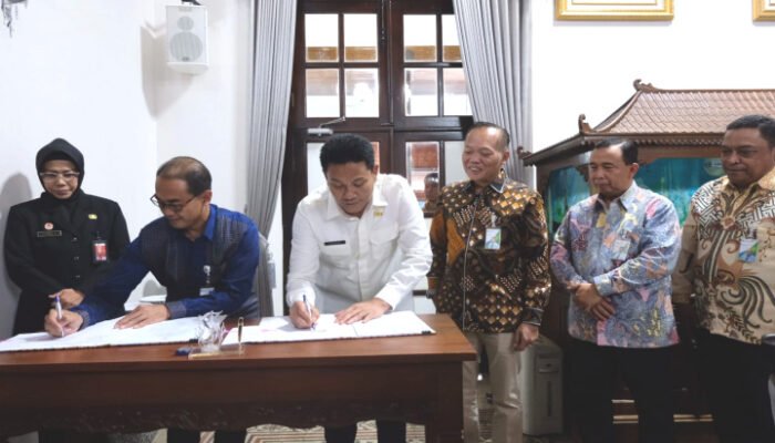 Program Jaminan Sosial Bupati Subandi MoU dengan BPJS Naker