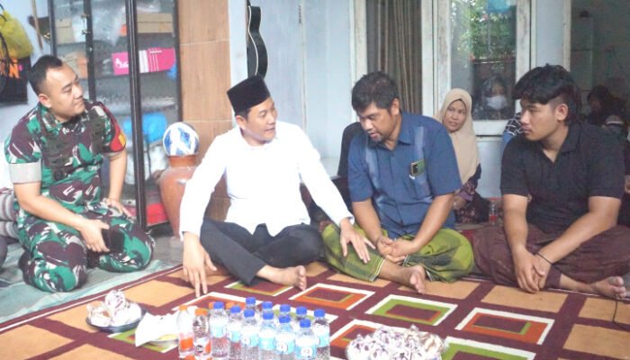 Bupati Subandi Takziah Korban Hanyut di Pantai Balekambang