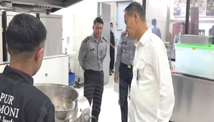 Karutan Medaeng Dampingi Ditjenpas Jatim Pada Layanan Dapur