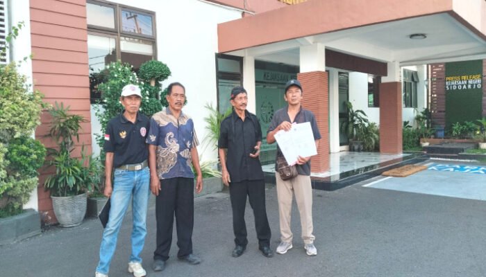 Lengkapi Administrasi, Warga Candinegoro Sudah Tidak Sabar