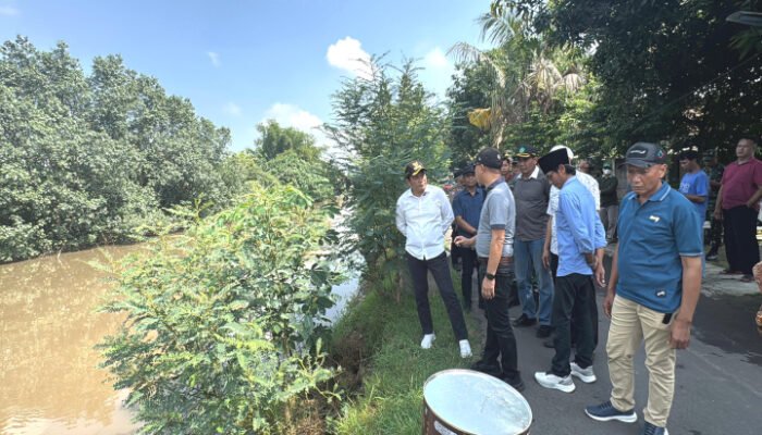 Tangkis Sungai Longsor di Balongbendo Diatensi Bupati Subandi