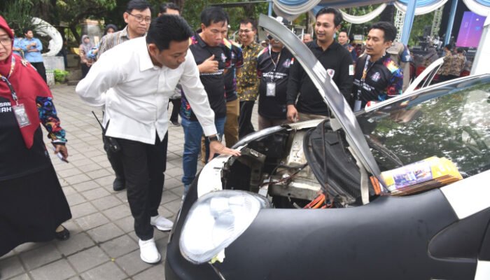 Antartika Pamerkan Mobil Listrik Bupati Sidoarjo Beri Apresiasi