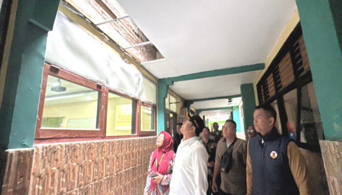 Bupati Subandi Sidak Atap SMPN 3 Porong Yang Rusak