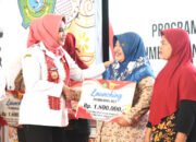 Pemkab Sidoarjo Bagikan BLT Kepada Buruh Pabrik Rokok Sidoarjo