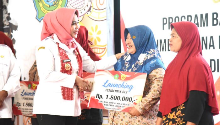 Pemkab Sidoarjo Bagikan BLT Kepada Buruh Pabrik Rokok Sidoarjo