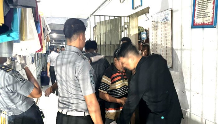 Razia Mendadak di Blok Hunian Lapas Kelas IIA Sidoarjo