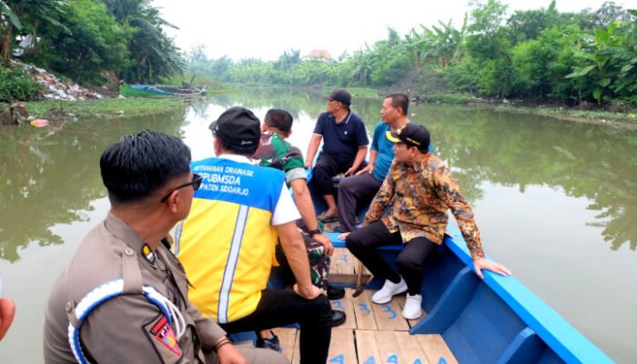 Minimalisasi Banjir Bupati Sidoarjo Susuri Sungai Mbah Gepuk