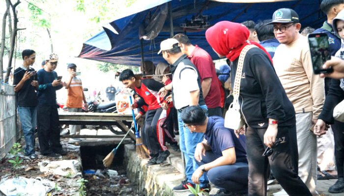 Siswa SMAN 2 Sidoarjo Kerja Bakti Dipimpin Wabup Sidoarjo