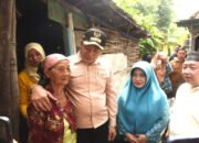 Dua Warga Kurang Mampu Bupati Subandi Bantu Rehab Rumah