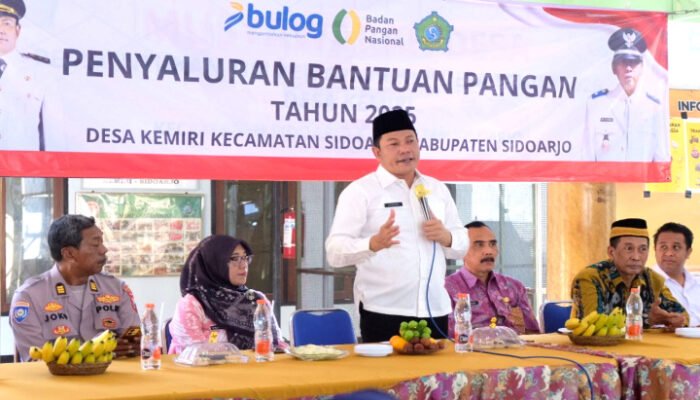 Jumat Berkah Warga Kemiri Terima Bantuan Pangan Beras