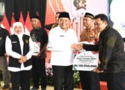 Masyarakat Sidoarjo Terima Bansos Pemprov Jatim Rp 4,9 Miliar