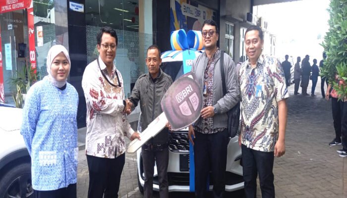 BRI Branch Office Krian Serahkan Hadiah Langsung PHS 2024