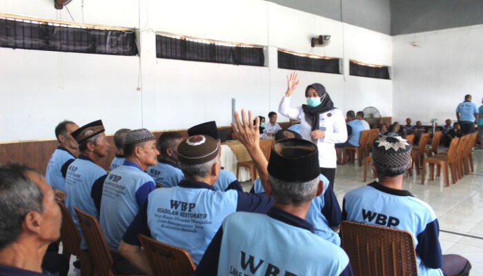 Jaga Kesehatan WB Lanjut Usia, Lapas Sidoarjo Gelar Posbindu