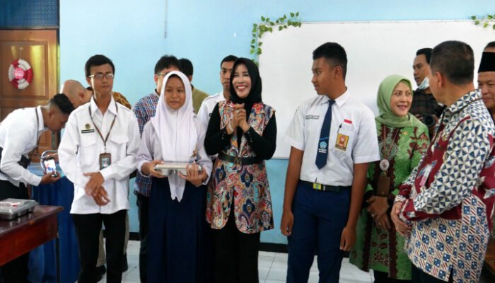 Pastikan MBG Aman Dikonsumsi, Wabup Kunjungi Dua Sekolah