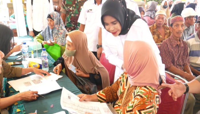 Warga Desa Mergosari Antusiasme Menikmati Layanan Adminduk