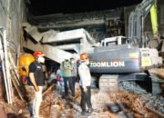 Bupati Pantau Pencarian Korban Runtuhnya Mushola Al Khoziny