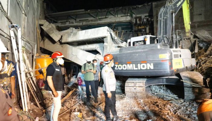 Bupati Pantau Pencarian Korban Runtuhnya Mushola Al Khoziny