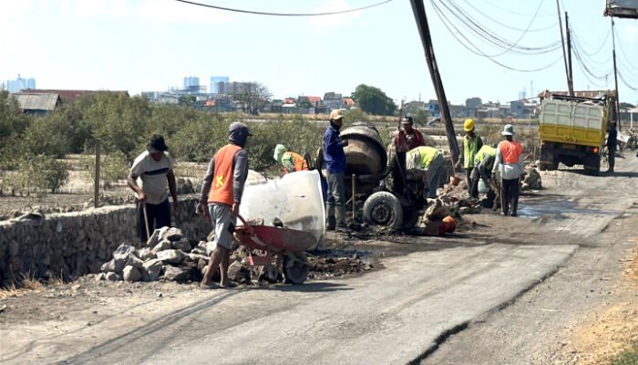Pemkab Sidoarjo Mulai Garap Betonisasi Ruas Jalan Kalanganyar