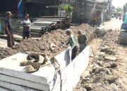 Pemkab Sidoarjo Kebut Betonisasi Ruas Jalan Kureksari Waru