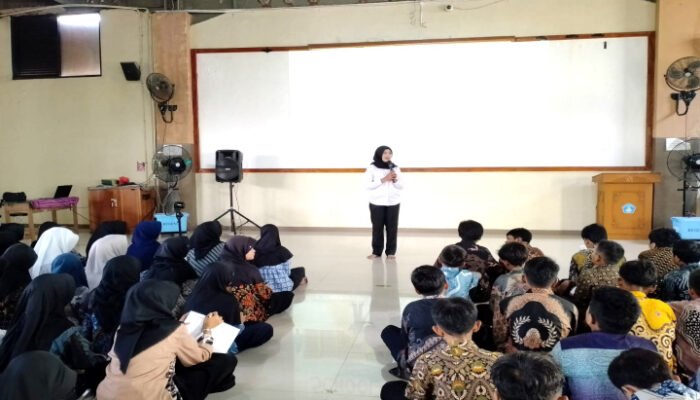 Polresta Sidoarjo Sosialisasikan Anti Bullying di SMP Al Islam Krian