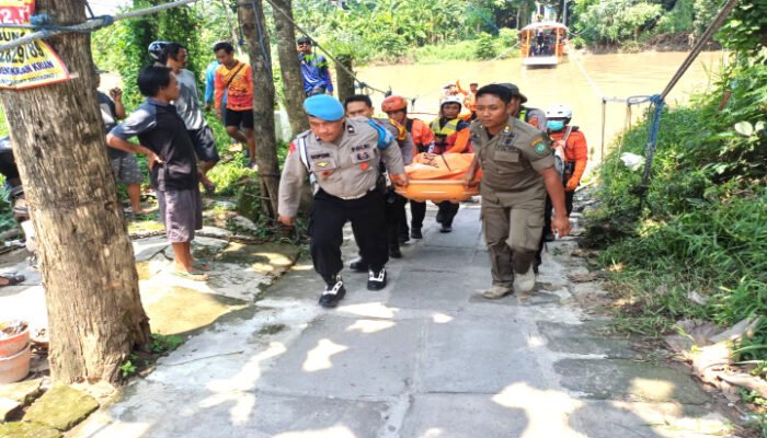 Polsek Krian dan Tim SAR Temukan Korban Terseret Arus