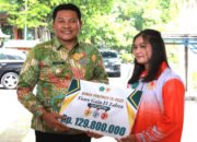 Bonus Atlit Porprov IX Diserahkan Pemkab Sidoarjo