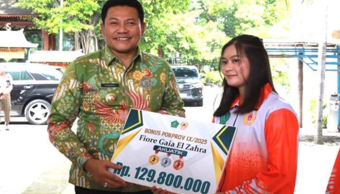 Bonus Atlit Porprov IX Diserahkan Pemkab Sidoarjo