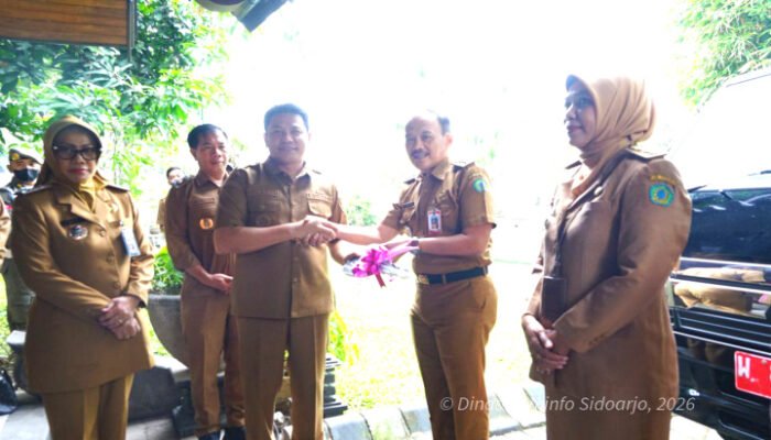 Penyerahan Pickup Beserta Unit Stamper Untuk Penanganan Jalan