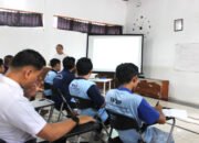 Warga Binaan Lapas Sidoarjo Ikuti Program Kejar Paket.