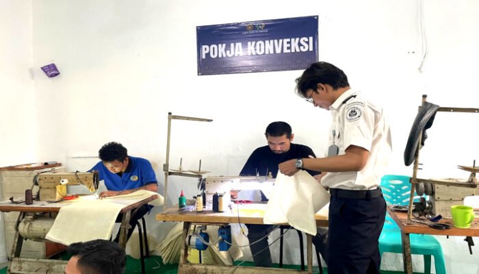 Produktif Dibalik Tembok, Lapas Sidoarjo Produksi 1.400 Cover Tas