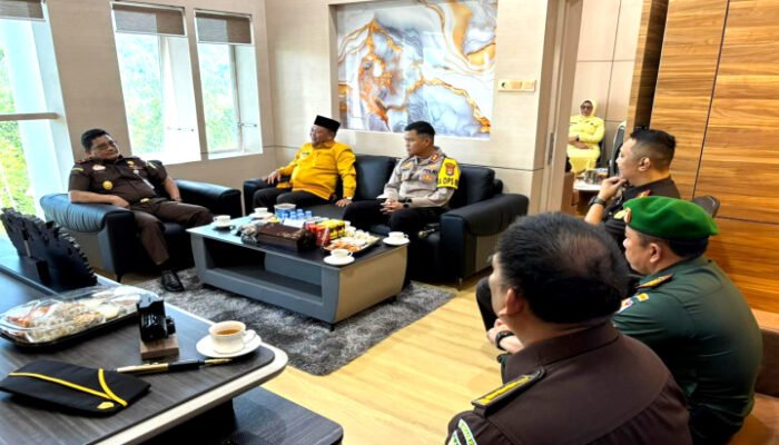 Kajati Sulbar Gelar Kunjungan Kerja di Kejari Mamasa