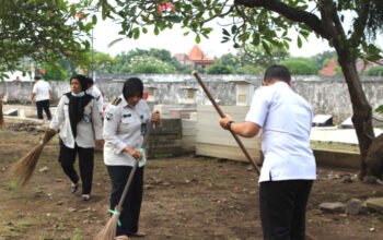 Sambut Ramadhan, Lapas Sidoarjo Gelar Kerja Bakti Dimakam
