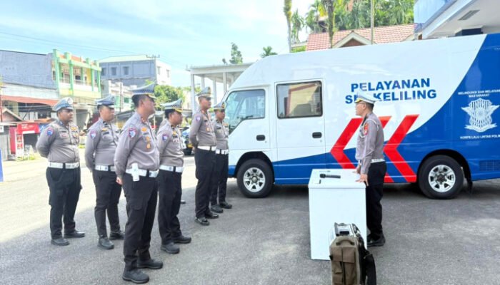 Dirlantas Serahkan Mobil SIM Keliling untuk Polresta Mamuju