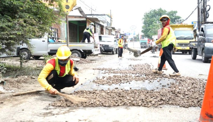 Target Mulus Sebelum Idul Fitri, Genjot Perbaikan Jalan di Sidoarjo