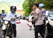 Bukti Kepedulian DitPamObvit Polda Sulbar Gelar Bagi-Bagi Takjil