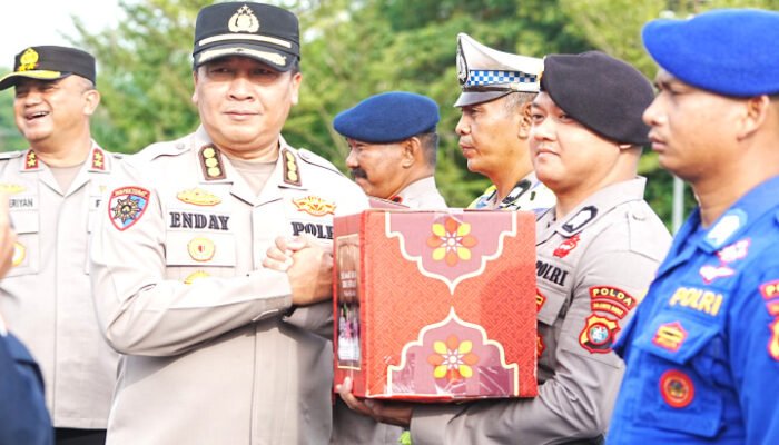 Apresiasi Bulan Ramadhan Polda Sulbar Berbagi Bingkisan Lebaran