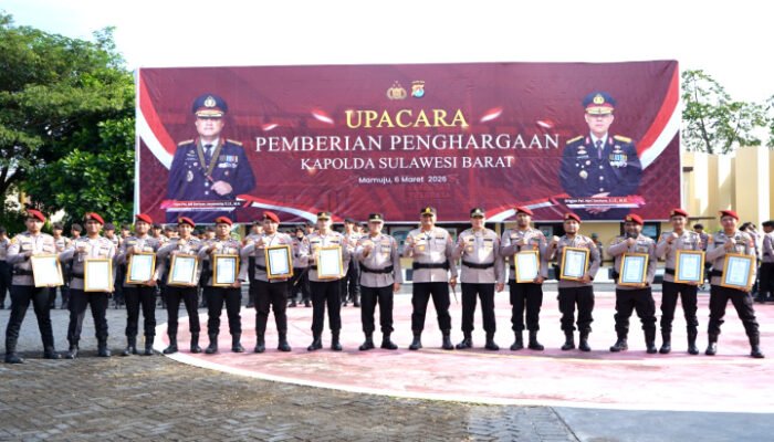 Kapolda Sulbar Beri Reward, Kepada 12 Personil Ungkap Curanmor