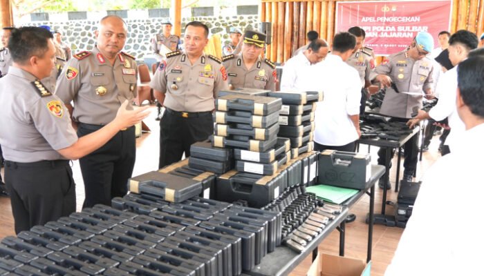 Bentuk Kontrol Internal Kapolda Sulbar Cek Senpi Organik Personel