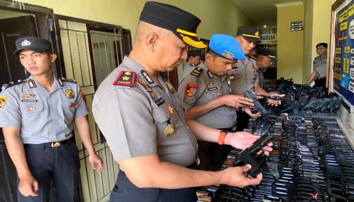 Waka Polres Pimpin Pemeriksaan Senpi Inventaris Personel